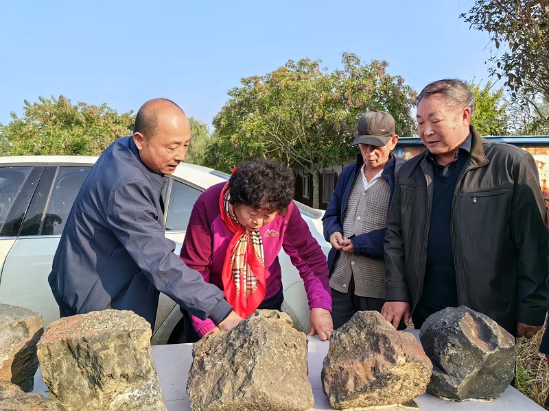 万重天外石来运转 九道湾中水到渠成——徐绍贵先生撰联小记